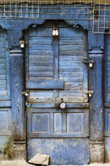 Puerta azul