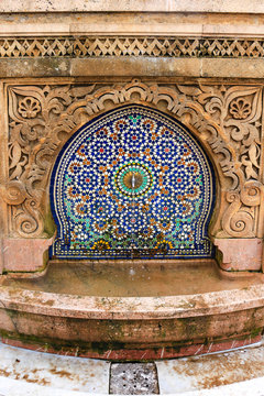 Decorative tile fountain