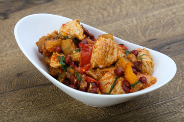 Turkey with beans and tomato
