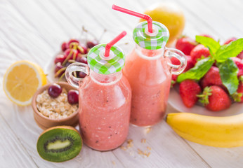 Fruity smoothie and ingredients