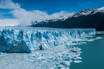 Fototapeta na wymiar Perito Moreno glacier in a sunny day