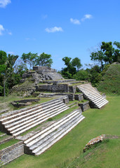 Fototapeta na wymiar Mayan Temple