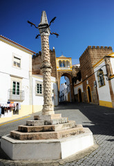 Picota medieval en Largo de Santa Clara, Elvas, Alentejo, Portugal