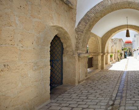 door and arches in Tunisian city