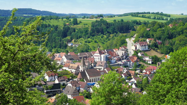 Blick von oben auf Stadtkern Wildberg im Nordschwarzwald