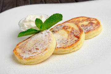 Cottage cheese fritters with sugar powder