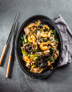 Chinese food. Pan of fried beef, pork, chicken, shiitake mushrooms, prawns and spring onion