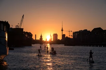 Gordijnen Sunset sky Berlin Panorama - river Spree, Oberbaum Bridge, Tv Tower and stand up paddle board people © hanohiki