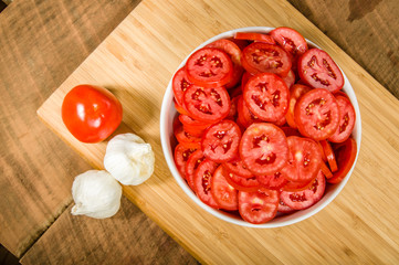 Bowl of sliced tomatoes and garlic