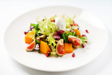 salad with figs and pumpkin