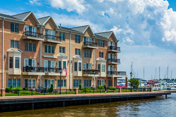 Naklejka premium Waterfront condominiums in Canton, Baltimore, Maryland.
