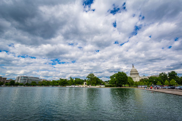 Fototapeta premium The Reflecting Pool and United States Capitol in Washington, DC.