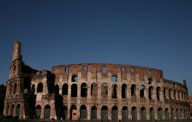 Fototapeta premium Colosseum in Rome at Sunset