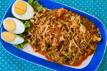 winged bean salad with shrimp and boiled egg 