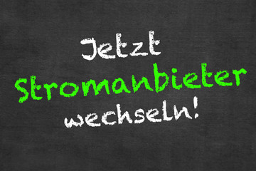 Obraz premium Tafel mit Aufschrift: Jetzt Stromanbieter wechseln!
