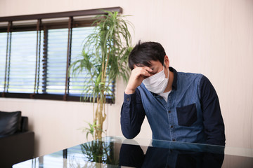 発熱している男性
