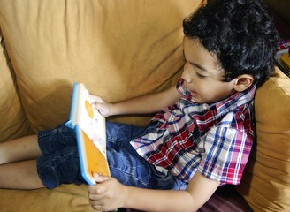 Yound child learn with color book