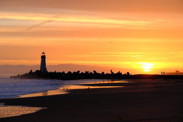Fototapeta premium Santa Cruz Breakwater Light (Walton Lighthouse) at sunrise