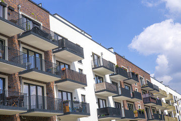 Fassade eines modernen Wohngebäudes