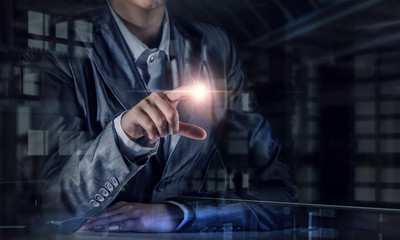 Virtual tehnologies in use . Mixed media