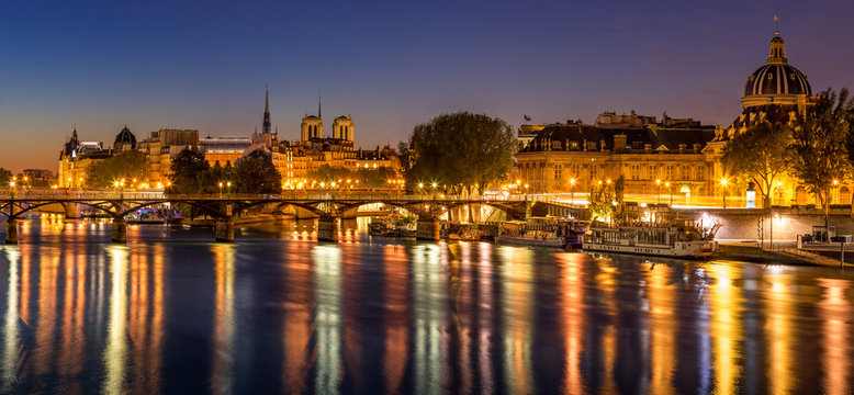 Dawn on Ile de la Cite and the Seine River with view on the French Institute and Pont des Arts. 4th and 6th Arrondissements. Paris, France