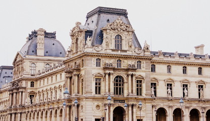 Fototapeta na wymiar façade extérieure du pavillon mollien,du louvre à paris