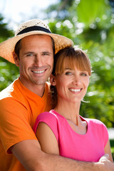 portrait d'un beau couple souriant