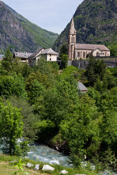 Village campagnard avec église - Valbonnais - Isère