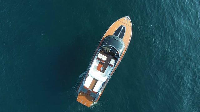 Perpendicular aerial view of luxury boat anchored.