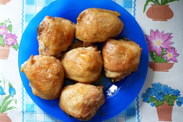 Куски жаренной курицы