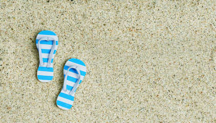 Flip Flops im Sand