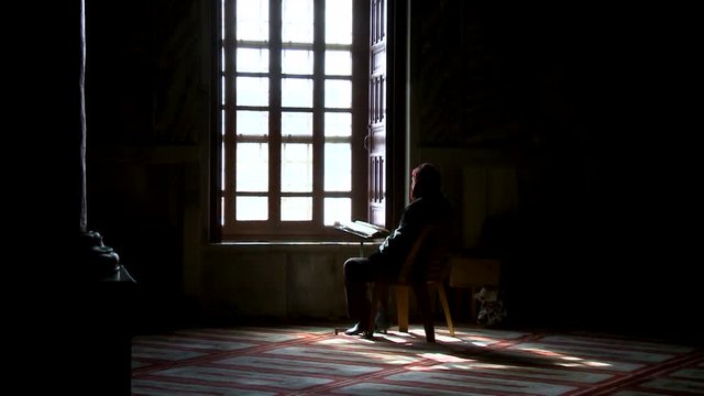 Mann in Moschee
