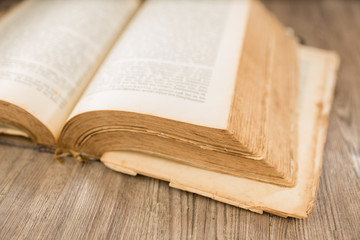 Altes Buch