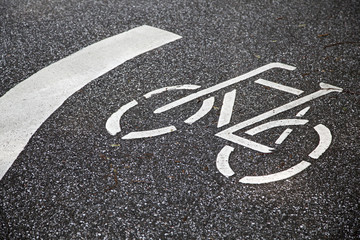 Straßenmarkierung Fahrradweg
