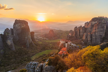 The gigantic rocks of Meteora are perched above the town of Kalambaka. The most interesting summits are decorated with historical monasteries, included in the World Heritage List of Unesco.
