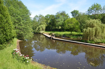 Obraz premium BIEF MOULIN A EAU VALLÉE DU COUSIN BOURGOGNE FRANCE