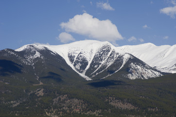 Fototapeta na wymiar Snow Capped Mount Columbia