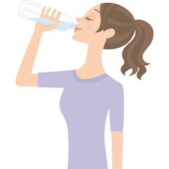 水を飲む女性