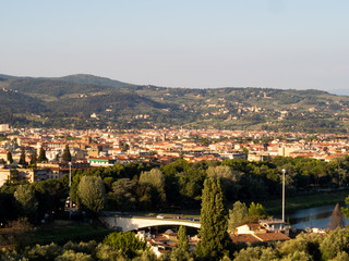 Obraz premium town under mountain