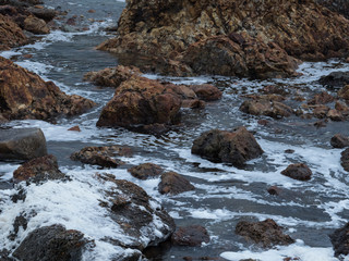 強風に煽られる波の花