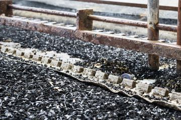 Industrial tinning of wire. Bath with molten solder