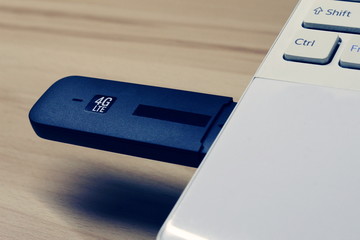 modem internetowy USB  4G LTE © lsiekierski