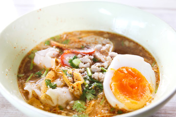 Noodle tom yum with pork and egg / Spicy thai noodle
