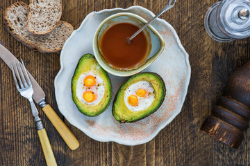 Baked avocado with quail eggs