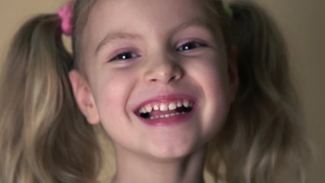 Close-up portret of young girl