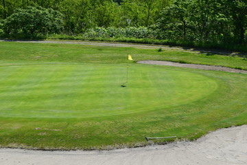 新緑のゴルフ場