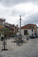 -	El Tiemblo. Plaza del pueblo. Situado en el entorno del r&iacute;o Alberche, entre el embalse de El Burguillo y el embalse de San Juan, al pie del embalse del Charco del Cura. &Aacute;vila. Espa&ntilde;a.