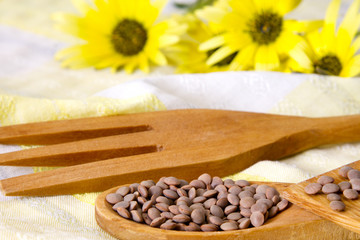 Wooden cutlery and daisies with lentils