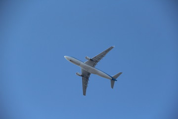 Fototapeta na wymiar Plane overhead