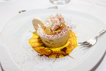 Cake with meringue and mascarpone